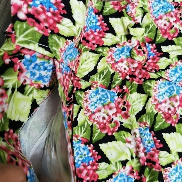 Floral Mini Pencil Cut Skirt - Picture 8 of 9